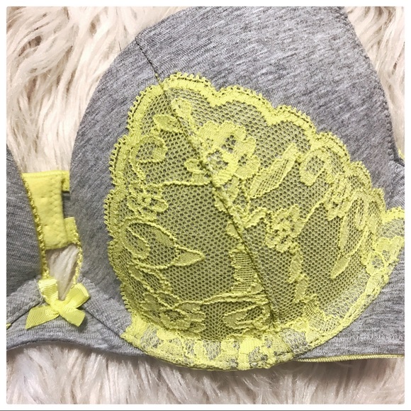 3/$30 Victoria’s Secret Lace Trim Plunge Push Up - Picture 2 of 8